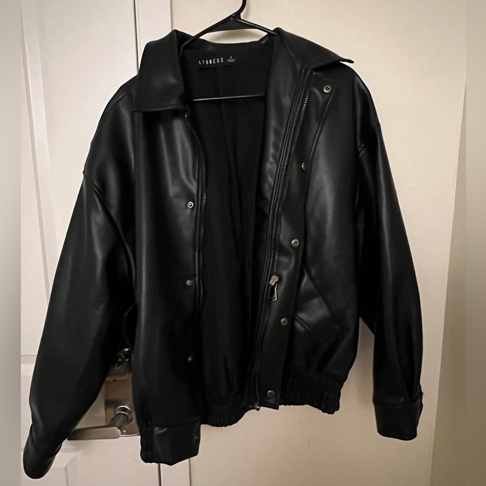 LIONESS - KENNY BOMBER JACKET IN JET BLACK (small)